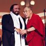 Luciano Pavarotti és a Dalai Láma 