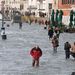 Újra víz alá került hétfőn Velence utcáinak és tereinek nagy része,