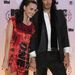 Katy Perry énekesnő és férje, Russell Brand brit komikus megérkezik az MTV Europe gálájára