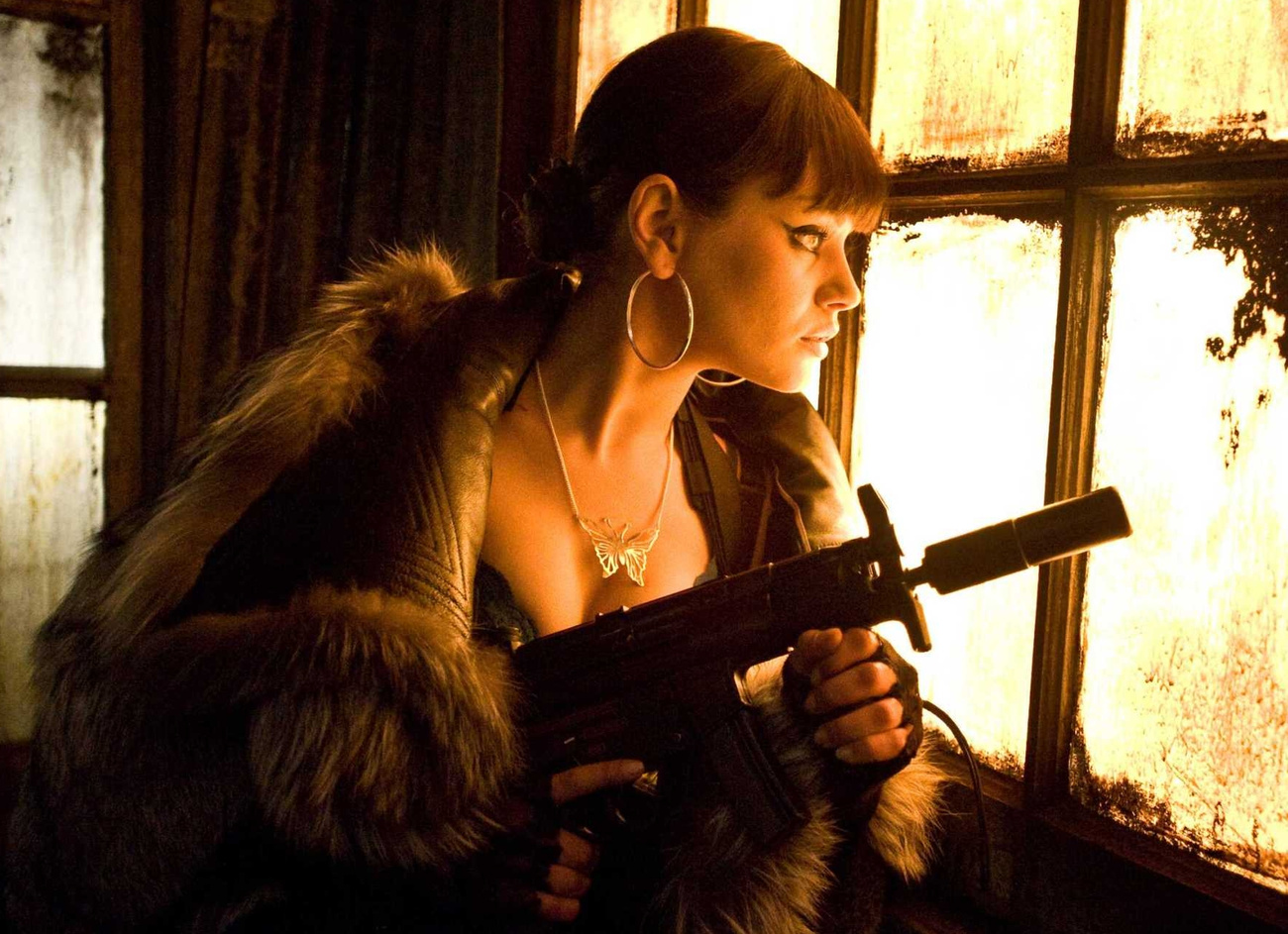 Evan Rachel Wood

A True Blood, a Pankráció színésznőjében megvan a romlottság, ami ugyan nem Lara Croft sajátja, de színezhetnék ezzel a karakter.