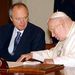 2002. július 2-án Medgyessy Pétert is fogadta