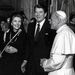1982. június 7. Ronald Reagan amerikai elnök és felesége a Vatikánban