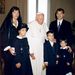 II. János Pál pápa magánkihallgatáson fogadta Orbán Viktor miniszterelnököt és családját a Rómától mintegy 30 kilométerre délnyugatra fekvő vatikáni Castel Gandolfo nyári rezidencián 1998. szeptember 18-án.