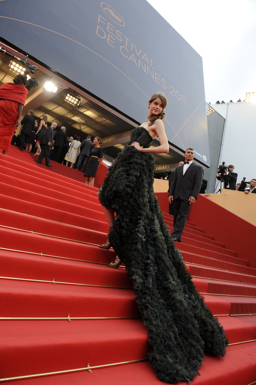 Laetitia Casta francia színésznőt egy nagyon gyenge filmben láttuk, ahol meglepetésbuli Bulgáriába utaztatta barátját, akiről addig nem tudta, hogy bolgár.