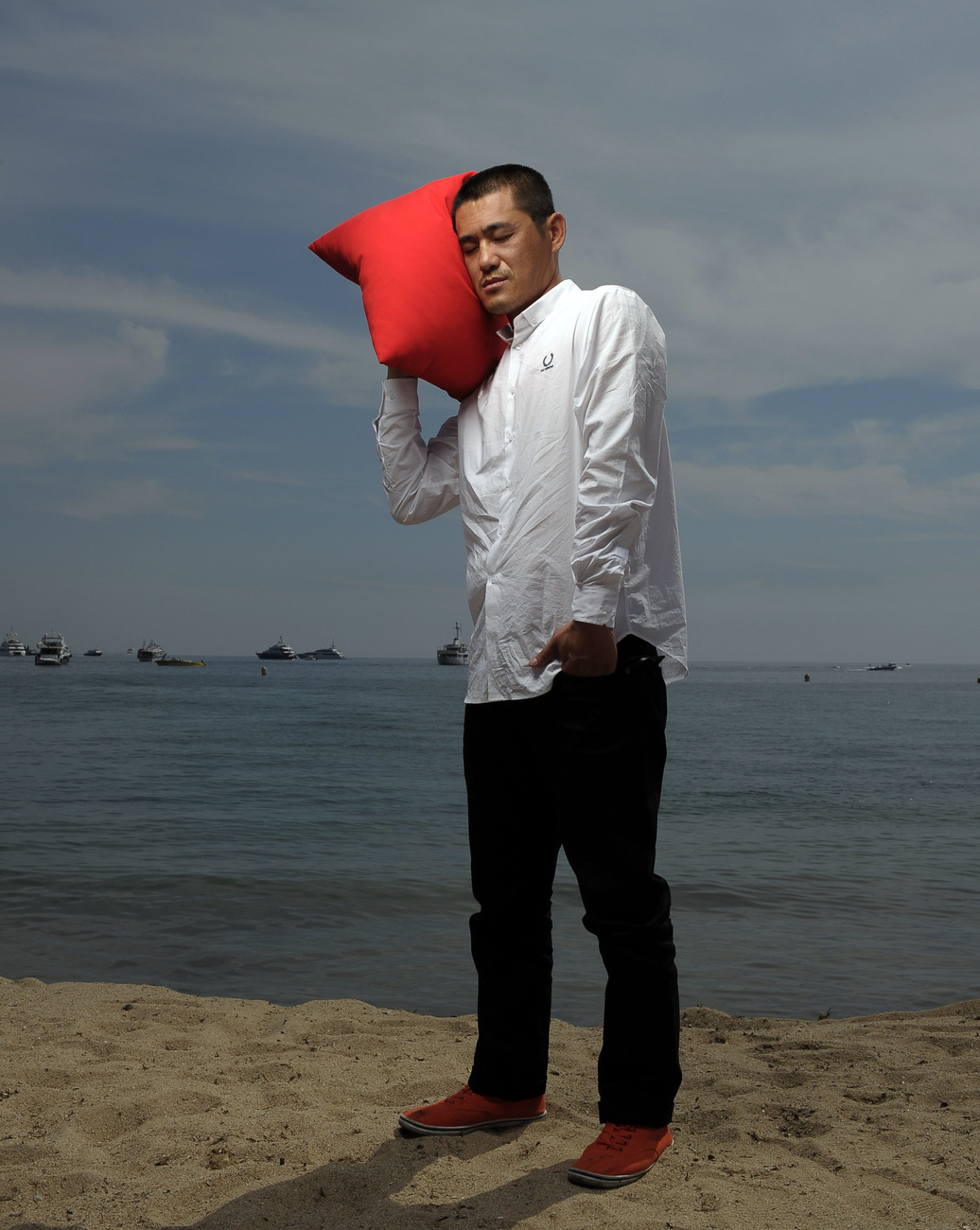 Laetitia Casta francia színésznőt egy nagyon gyenge filmben láttuk, ahol meglepetésbuli Bulgáriába utaztatta barátját, akiről addig nem tudta, hogy bolgár.