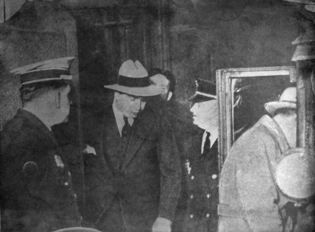 A Gengszterkorzóban többek között Capone szeszcsempészeti törekvéseinek kibontakozását követhetik figyelemmel a nézők.