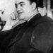1947. január 25-én, 48 éves korában hunyt el Scarface, azaz Alphonse „Al” Gabby May Capone, a Sebhelyesarcú. Al Capone a XX. század eleji Amerika leghíresebb gengszterfőnöke volt, akinek neve a szervezett bűnözés, az alvilág szinonimájává vált.