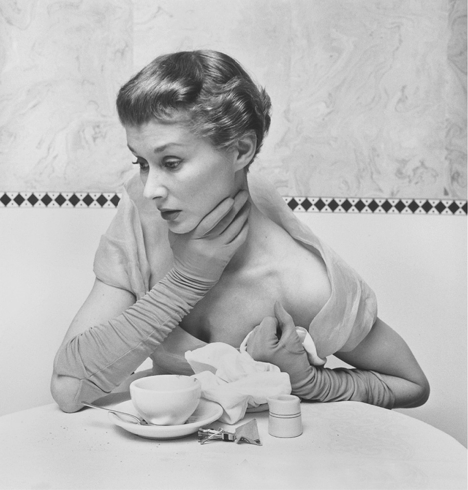 Dior ruha, 1952. Lisa Fonssagrives-Penn 80 éves korában hunyt el New Yorkban. 