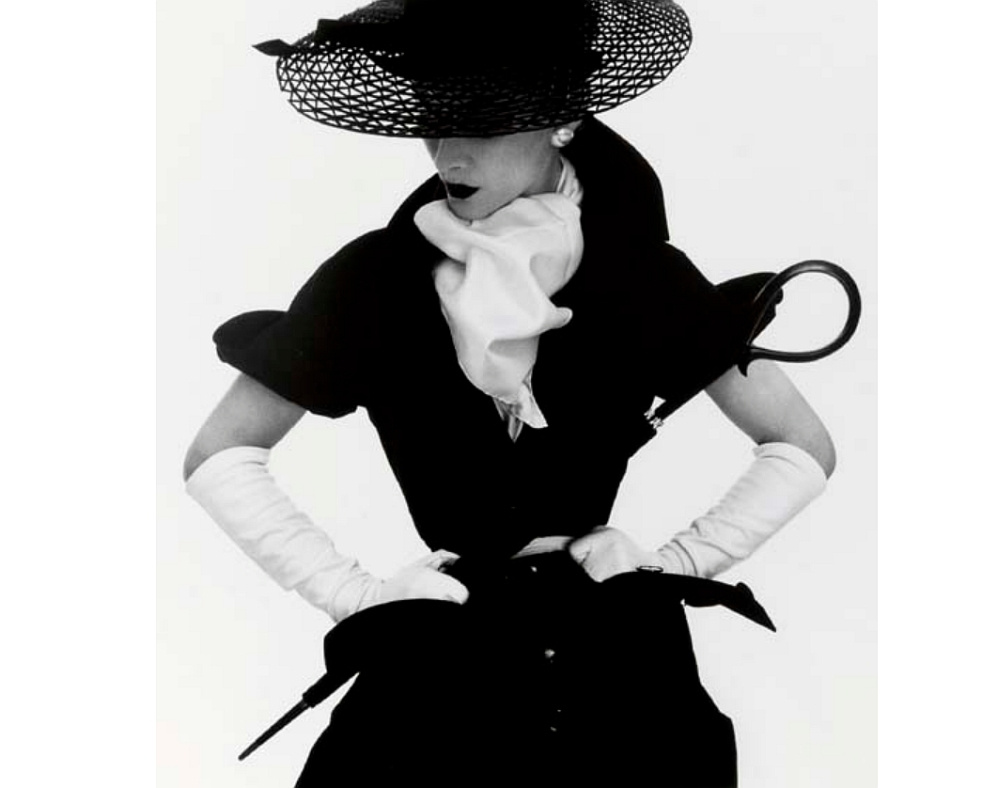 Dior ruha, 1952. Lisa Fonssagrives-Penn 80 éves korában hunyt el New Yorkban. 