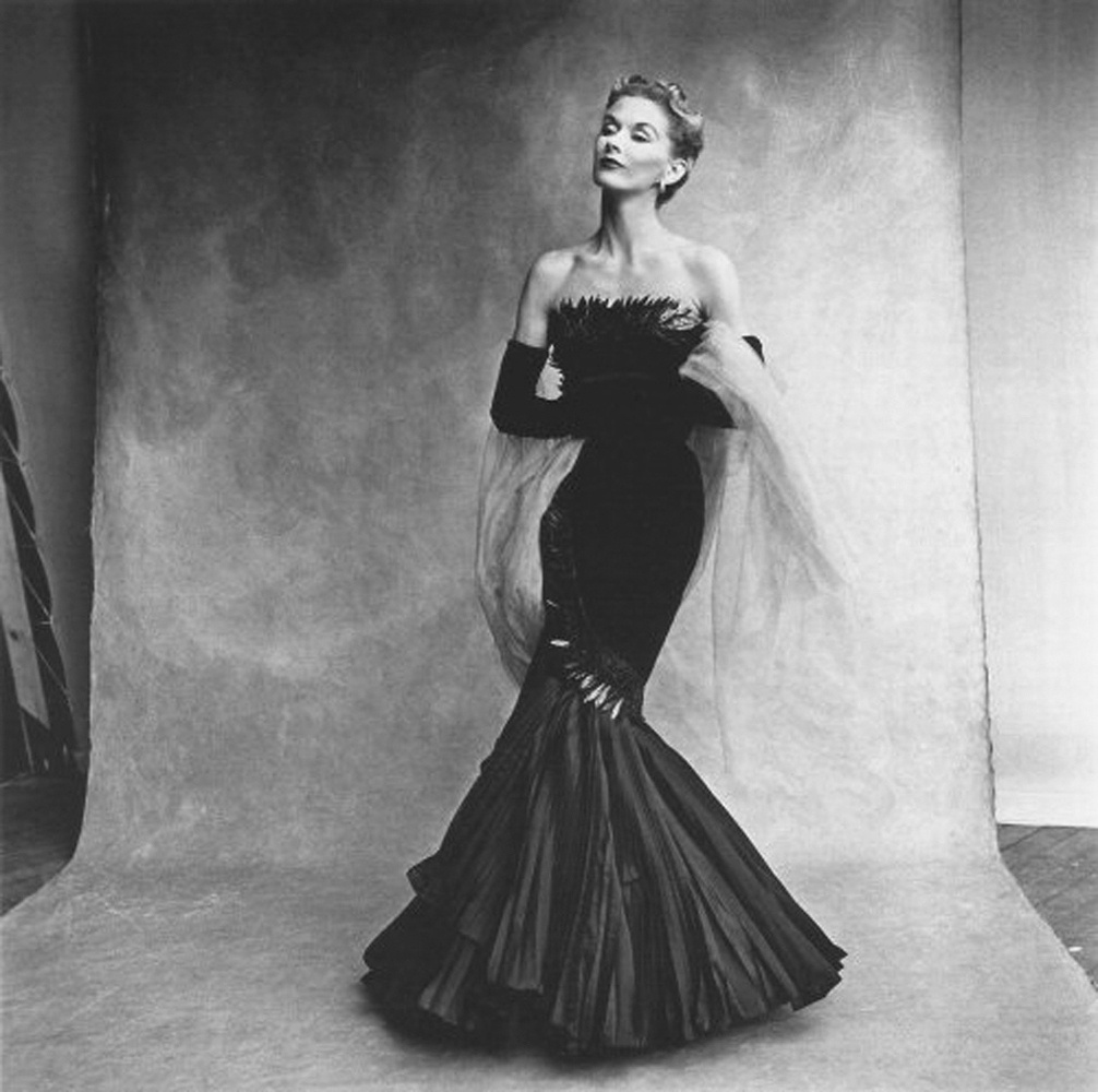 Dior ruha, 1952. Lisa Fonssagrives-Penn 80 éves korában hunyt el New Yorkban. 