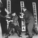 1960. Jobboldali diák merényletet hajt végre Inejiro Asanuma a japán Szocialista Párt titkára ellen.