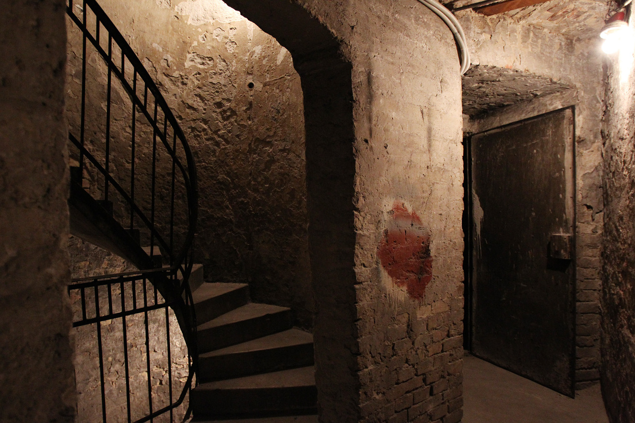 FORRÁSOK: A magyar történelem főbb állomásai első szakasz Kép-idő (szabad szavas keresésben az 1912 szóra megjelenő találatok tovább kattinthatóak, képekkel együtt!) // Magyar kultúra második szakasz, nemzetközi kitekintés (Egyetemes történelem; Társadalom, kultúra, művészetek; Tudomány, technika; Magyar történelem, kultúra, tudományok) Kronológia. II. kötet 1871-2006. Kötetszerk.: Bárány Lászlóné, Rostás Sándor, Szlávik Tamás. M. Nagylexikon Kiadó, Budapest, 2006. 1060–1064. old. // A magyarországi és budapesti gazdaság, civil-, egyházi-, oktatási és más szervezetek eseménytörténete: Történelmi tár
// Thuránszky László-dr. Galgóczy Gábor  - Adalékok a 1085 Budapest, Horánszky u. 12. sz. ház történe