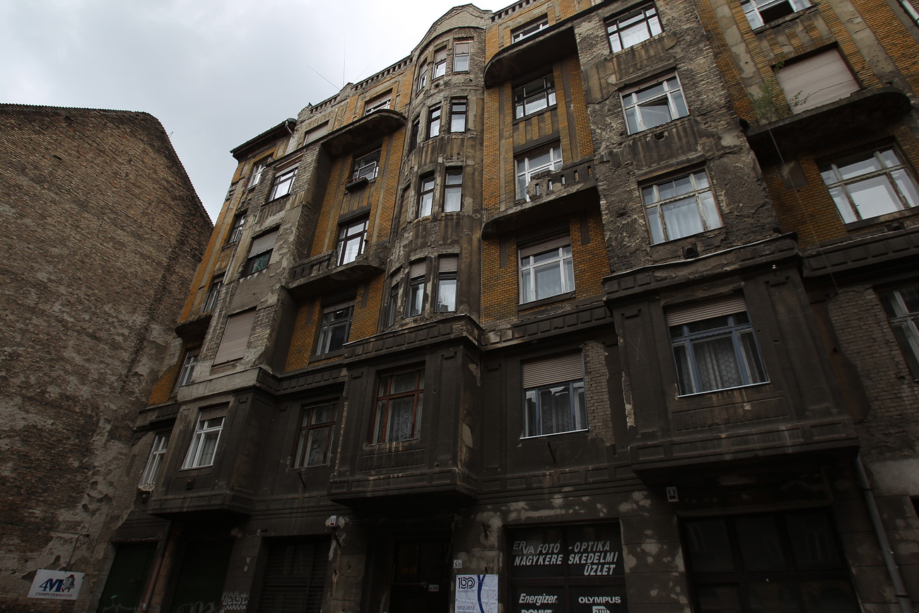 FORRÁSOK: A magyar történelem főbb állomásai első szakasz Kép-idő (szabad szavas keresésben az 1912 szóra megjelenő találatok tovább kattinthatóak, képekkel együtt!) // Magyar kultúra második szakasz, nemzetközi kitekintés (Egyetemes történelem; Társadalom, kultúra, művészetek; Tudomány, technika; Magyar történelem, kultúra, tudományok) Kronológia. II. kötet 1871-2006. Kötetszerk.: Bárány Lászlóné, Rostás Sándor, Szlávik Tamás. M. Nagylexikon Kiadó, Budapest, 2006. 1060–1064. old. // A magyarországi és budapesti gazdaság, civil-, egyházi-, oktatási és más szervezetek eseménytörténete: Történelmi tár
// Thuránszky László-dr. Galgóczy Gábor  - Adalékok a 1085 Budapest, Horánszky u. 12. sz. ház történe