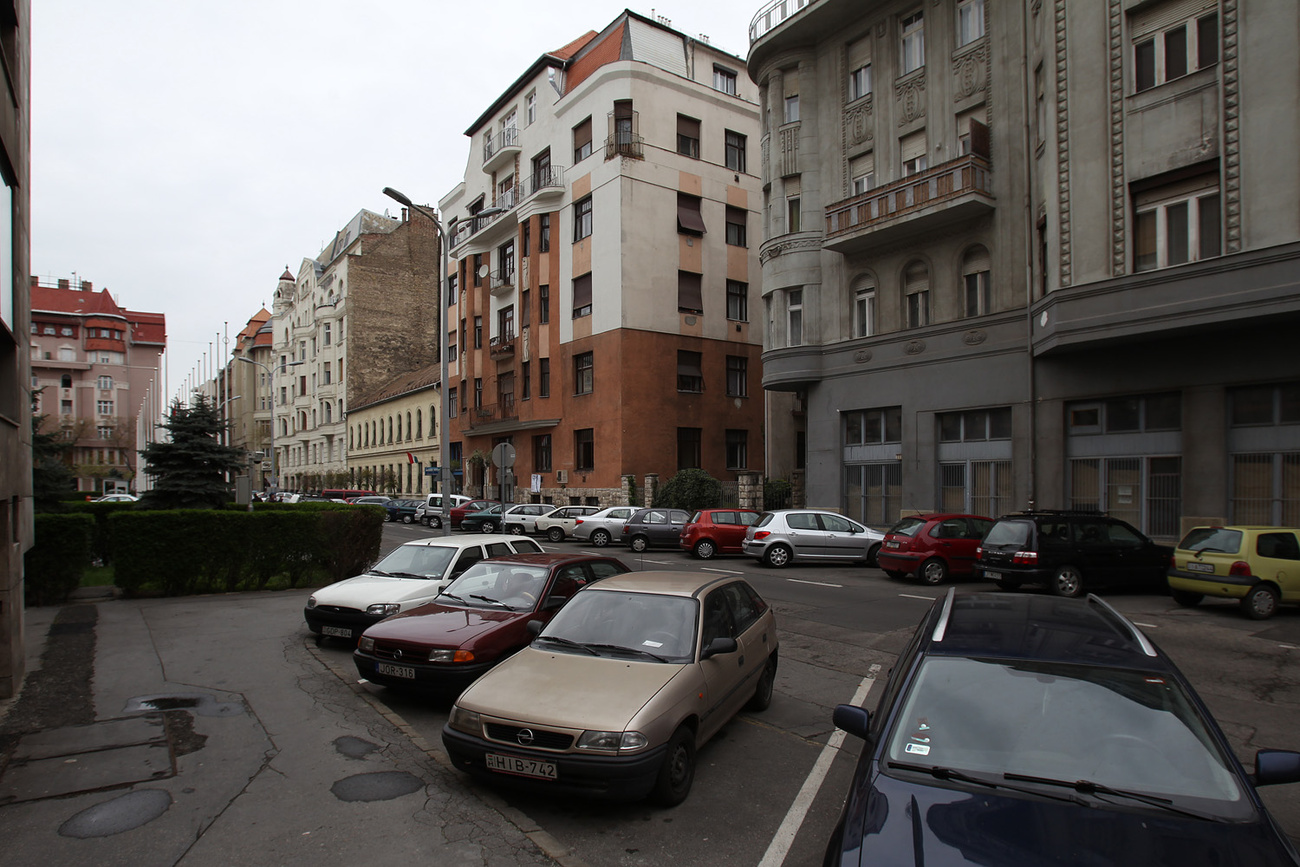 FORRÁSOK: A magyar történelem főbb állomásai első szakasz Kép-idő (szabad szavas keresésben az 1912 szóra megjelenő találatok tovább kattinthatóak, képekkel együtt!) // Magyar kultúra második szakasz, nemzetközi kitekintés (Egyetemes történelem; Társadalom, kultúra, művészetek; Tudomány, technika; Magyar történelem, kultúra, tudományok) Kronológia. II. kötet 1871-2006. Kötetszerk.: Bárány Lászlóné, Rostás Sándor, Szlávik Tamás. M. Nagylexikon Kiadó, Budapest, 2006. 1060–1064. old. // A magyarországi és budapesti gazdaság, civil-, egyházi-, oktatási és más szervezetek eseménytörténete: Történelmi tár
// Thuránszky László-dr. Galgóczy Gábor  - Adalékok a 1085 Budapest, Horánszky u. 12. sz. ház történe