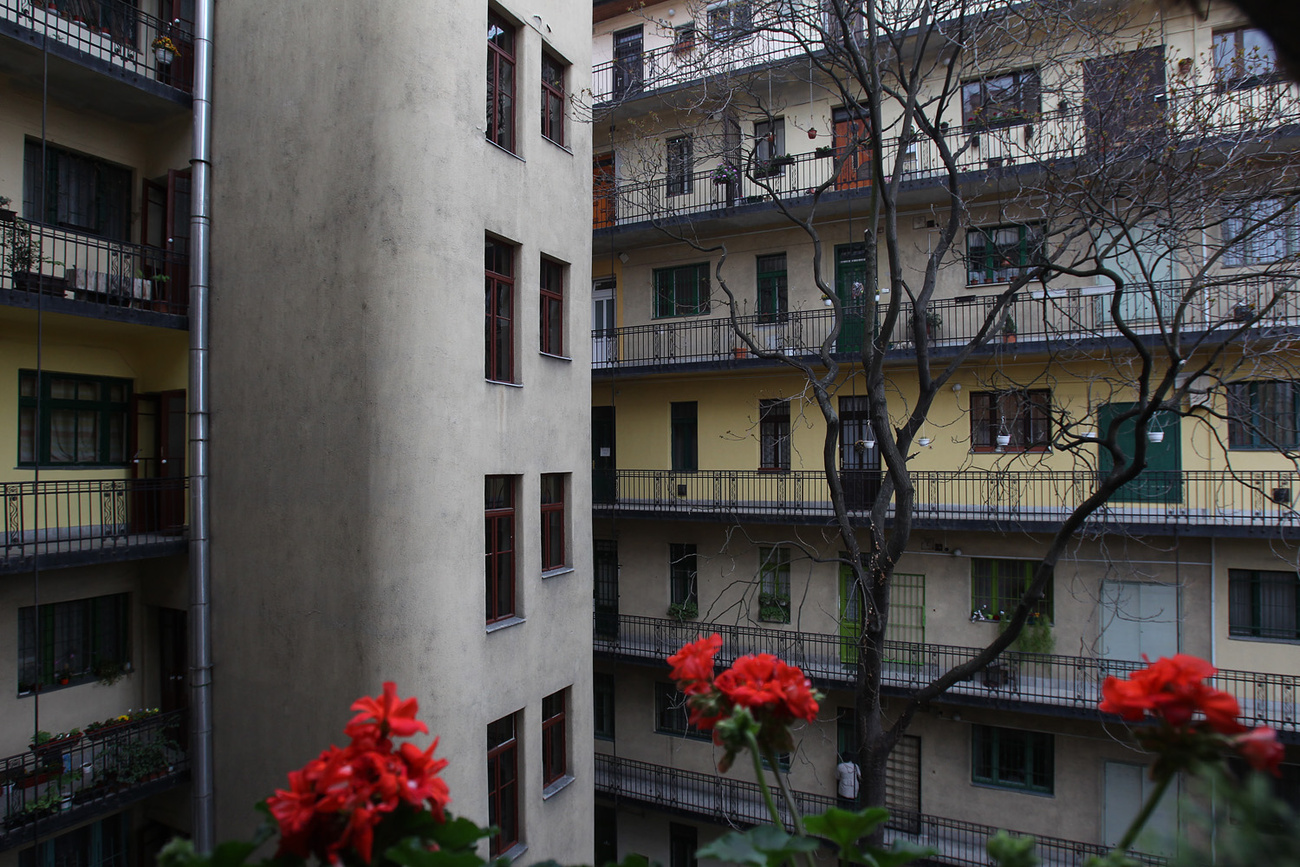 FORRÁSOK: A magyar történelem főbb állomásai első szakasz Kép-idő (szabad szavas keresésben az 1912 szóra megjelenő találatok tovább kattinthatóak, képekkel együtt!) // Magyar kultúra második szakasz, nemzetközi kitekintés (Egyetemes történelem; Társadalom, kultúra, művészetek; Tudomány, technika; Magyar történelem, kultúra, tudományok) Kronológia. II. kötet 1871-2006. Kötetszerk.: Bárány Lászlóné, Rostás Sándor, Szlávik Tamás. M. Nagylexikon Kiadó, Budapest, 2006. 1060–1064. old. // A magyarországi és budapesti gazdaság, civil-, egyházi-, oktatási és más szervezetek eseménytörténete: Történelmi tár
// Thuránszky László-dr. Galgóczy Gábor  - Adalékok a 1085 Budapest, Horánszky u. 12. sz. ház történe