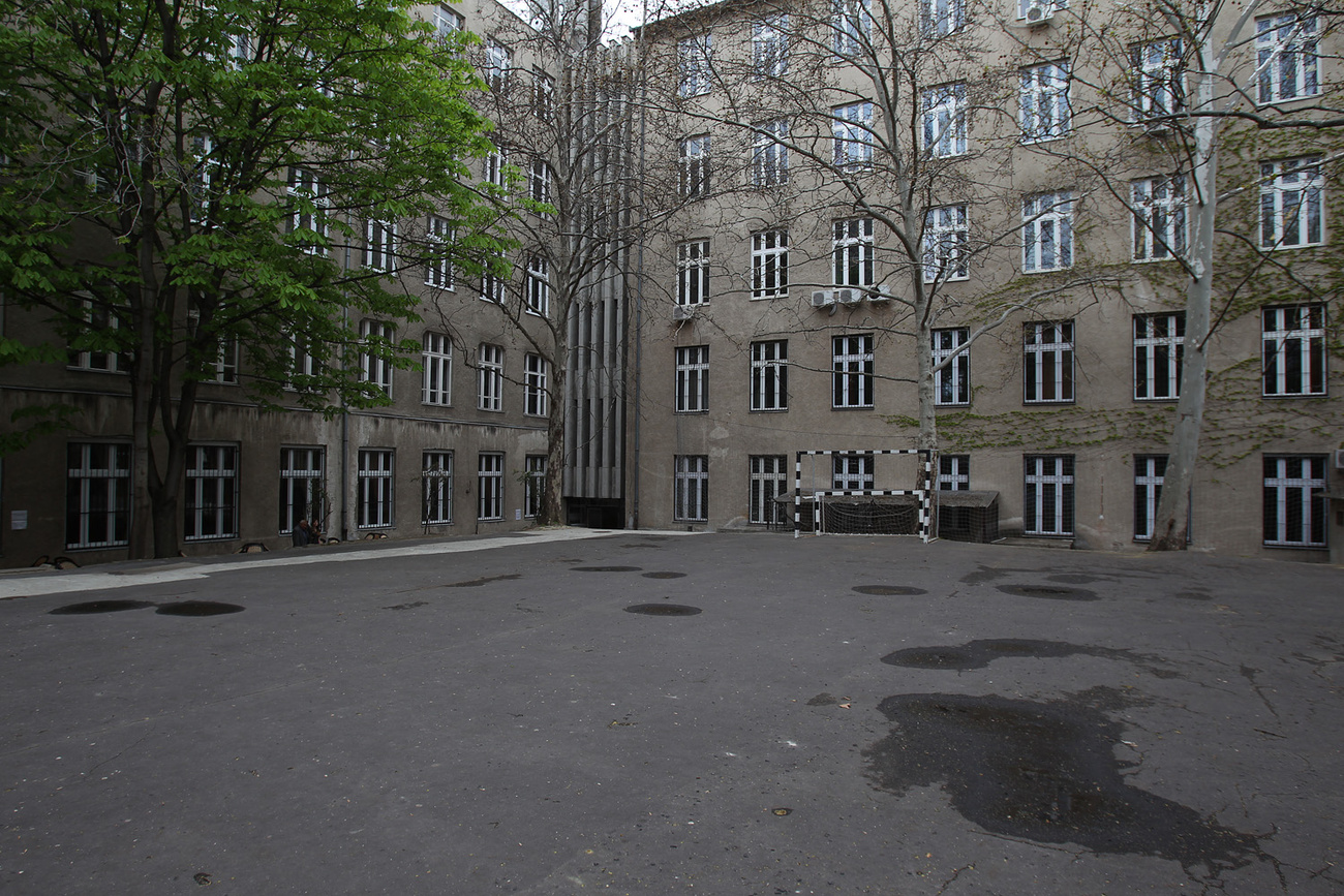 FORRÁSOK: A magyar történelem főbb állomásai első szakasz Kép-idő (szabad szavas keresésben az 1912 szóra megjelenő találatok tovább kattinthatóak, képekkel együtt!) // Magyar kultúra második szakasz, nemzetközi kitekintés (Egyetemes történelem; Társadalom, kultúra, művészetek; Tudomány, technika; Magyar történelem, kultúra, tudományok) Kronológia. II. kötet 1871-2006. Kötetszerk.: Bárány Lászlóné, Rostás Sándor, Szlávik Tamás. M. Nagylexikon Kiadó, Budapest, 2006. 1060–1064. old. // A magyarországi és budapesti gazdaság, civil-, egyházi-, oktatási és más szervezetek eseménytörténete: Történelmi tár
// Thuránszky László-dr. Galgóczy Gábor  - Adalékok a 1085 Budapest, Horánszky u. 12. sz. ház történe