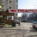 A Drakula étterem felé útbaigazító molinó Bukarestben.