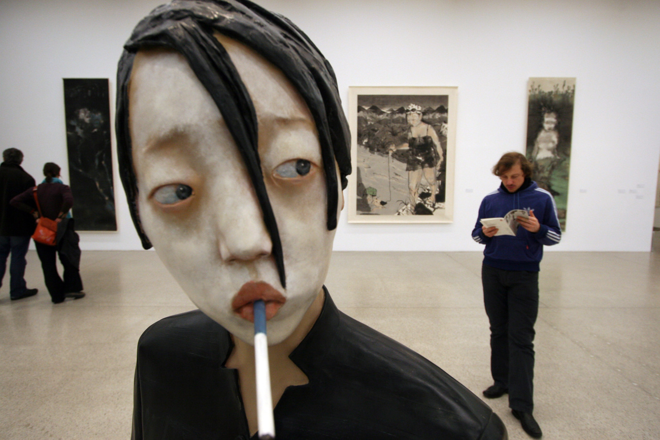 Aranypofák rúdon. A bécsi Mumok China, Facing reality című 2007-es kiállításáról. 