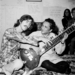 1975. George Harrison gitárossal