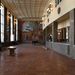 Az emeleti nagybüfét Bernáth Aurél freskói és aranyozott mennyezeti rozetták díszítik. A helyiség elöregedett nyílászáróit is lecserélik majd.