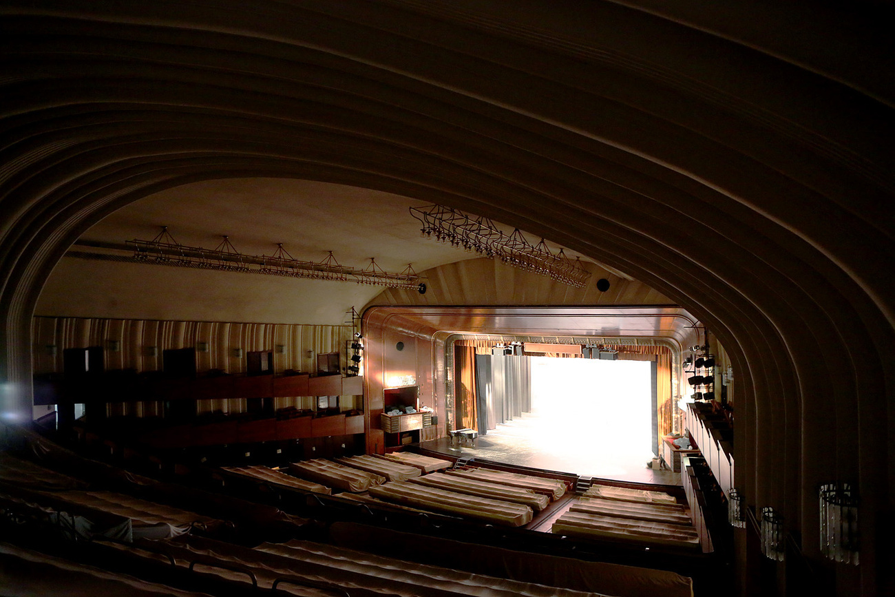 Az Erkel Ferenc színház épülete és homlokzata a megnyitás előtti nap délelőttjén.