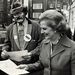 Margaret Thatcher kampányol 1979-ben a Konzervatív Párt elnökjelöltjeként. Kemény, Szovjetunió-ellenes retorikája miatt nevezték el Vasladynek. Tizenegy éven át vezette azóta is egyetlen női miniszterelnökként a szigetországot. Lefaragta ugyan a szociális kiadásokat és legyűrte az inflációt, de az intézkedései nyomán elszabadult munkanélküliséggel nem tudott mit kezdeni, tíz éve rányomta bélyegét a szigetország történetére.
