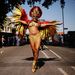 Idén is megrendezték a szokásos évi utcai karnevált a londoni Notting Hillen. Az 1964-óta hagyományos felvonulás eredetileg az országba települt afrikai lakosok saját ünnepe volt, ma viszont már London egyik legnépszerűbb utcai látványossága. Idén több mint egymillió ember  fordult meg a karnevál ideje alatt a dombon.