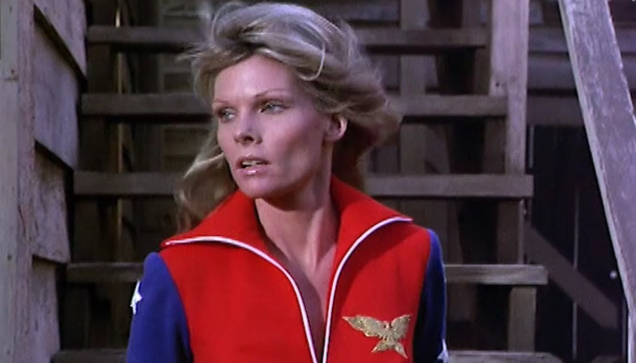 Angela Bowie lehetett volna az 1974-es tévéfilm Csudanője, de nem volt hajlandó magára venni a híres melltartót.  