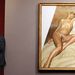 A nemrég meghalt brit festő, Lucian Freud aktképe a modellről. A kép 2002-ben készült, amikor Moss éppen gyereket várt. Freud minden képe hatalmas összegekért kel el, ezért közel 4 millió fontot fizettek.