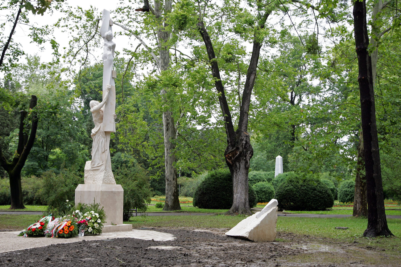Gróf Bánffy Miklós emlékműve  a soproni Erzsébet-kertben