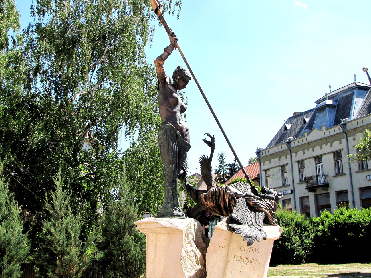 Gróf Bánffy Miklós emlékműve  a soproni Erzsébet-kertben