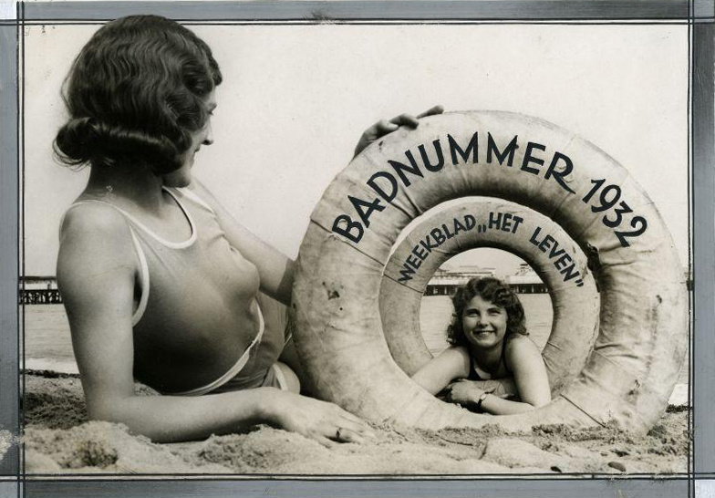 A hiányos öltözetű hölgyről készült képet címlapként szerették volna használni, úgyhogy egy fekete füstre emlékeztető sállal takarták el a problémát részeket. 1920-29 között készült a bravúr.