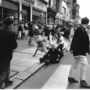 Idős úr a földön a modok és a rockerek közti összecsapás alatt Hastingsben, 1964 augusztus 4-én.
