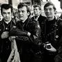 A rockerek egy újabb generációja a londoni reptéren várja Bill Haley-t, a rock&roll egyik királyát, 1968 április 28-án.