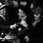 Johnny Hallyday, Sylvie Vartan és Gunter Sachs a párizsi Psychedelic éjszakai bár Bonnie és Clyde-estéjén, 1968 januárjában.