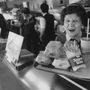 Anne LaFave volt 1988-ban a McDonald's legidősebb dolgozója. A kép készíteskor 85 éves volt.