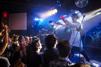 Vastaps, meghajlás. 