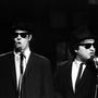 A The Blues Brothers kétségkívül az egyik leghíresebb SNL-produkció, ami a műsoron kívül is megélt, sőt, külön életre kelt. Egy blueszenekarról van szó, amit Dan Aykroyd és John Belushi alapított, eredetileg azért, hogy a műsorban szerepeljenek a vicces, de elképesztően jól előadott bluesszámokkal. 1978-ban egy lemezt is kiadtak, 1980-ban pedig mozifilmet forgattak a karakterekről.    