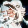Az SNL történetének egyik legnagyobb botránya: Sinead O'Connor 1992 október 3-án élő adásban tépte ketté II. János Pál pápa fényképét. Az énekesnő Bob Marley War című számát adta elő zenekari kíséret nélkül, a főpróbán egy olyan fotót emelt fel az előadás végén, amin egy kisgyerek, a Balkán-háború egyik áldozata volt látható. Az élő műsorban O'Connor a római katolikus egyház gyermekmolesztálási ügyei miatti tiltakozásul kicserélte a képet, amiről az SNL készítői nem tudtak előre. Az ominózus jelenetet az NBC a mai napig nem ismételte meg. 