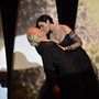 Monica Bellucci és a francia komikus,  Alex Lutz csókja a megnyitón 