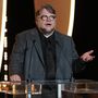 Guillermo del Toro mexikói rendező mond beszédet a gálán