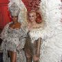 Rihanna, és az angyalszárnyas Katy Perry.