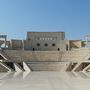 Római jellegű, de csak pár éve épített, szabadtéri színházi- és operaelőadásokra használt amfiteátrum Katara kulturális városrészben
