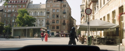 Az Eötvös utcát leginkább csak a tipikusan magyar telefonfülkéről ismerni fel