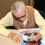 Stan Lee autogramot ad a 2016-os Palm Springs Comic Con-on