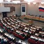 Szolzsenyicin 1994. október 28-án beszédet mondott az orosz törvényhozásban, a Dumában. Az orosz politikusokat arra figyelmeztette, hogy ne a dicsőséggel, hanem az átlagemberek szolgálatával törődjenek.