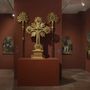 A kiállításon más pompás szerb liturgikus tárgyak is megidézik az egykori enteriőrt.