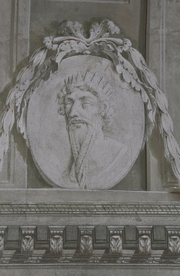 Grisaille portrémedaillon: ókori filozófus, talán Arisztotelész