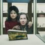 Wes Anderson és felesége, Juman Malouf a Cickánymúmia egy koporsóban és más kincsek (Spitzmaus Mummy in a Coffin and other Treasures) című kiállítása a bécsi Szépművészeti Múzeumban (Kunsthistorisches Museum)