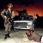 Egy szomáliai sofőr és egy amerikai katona 1992 decemberében.